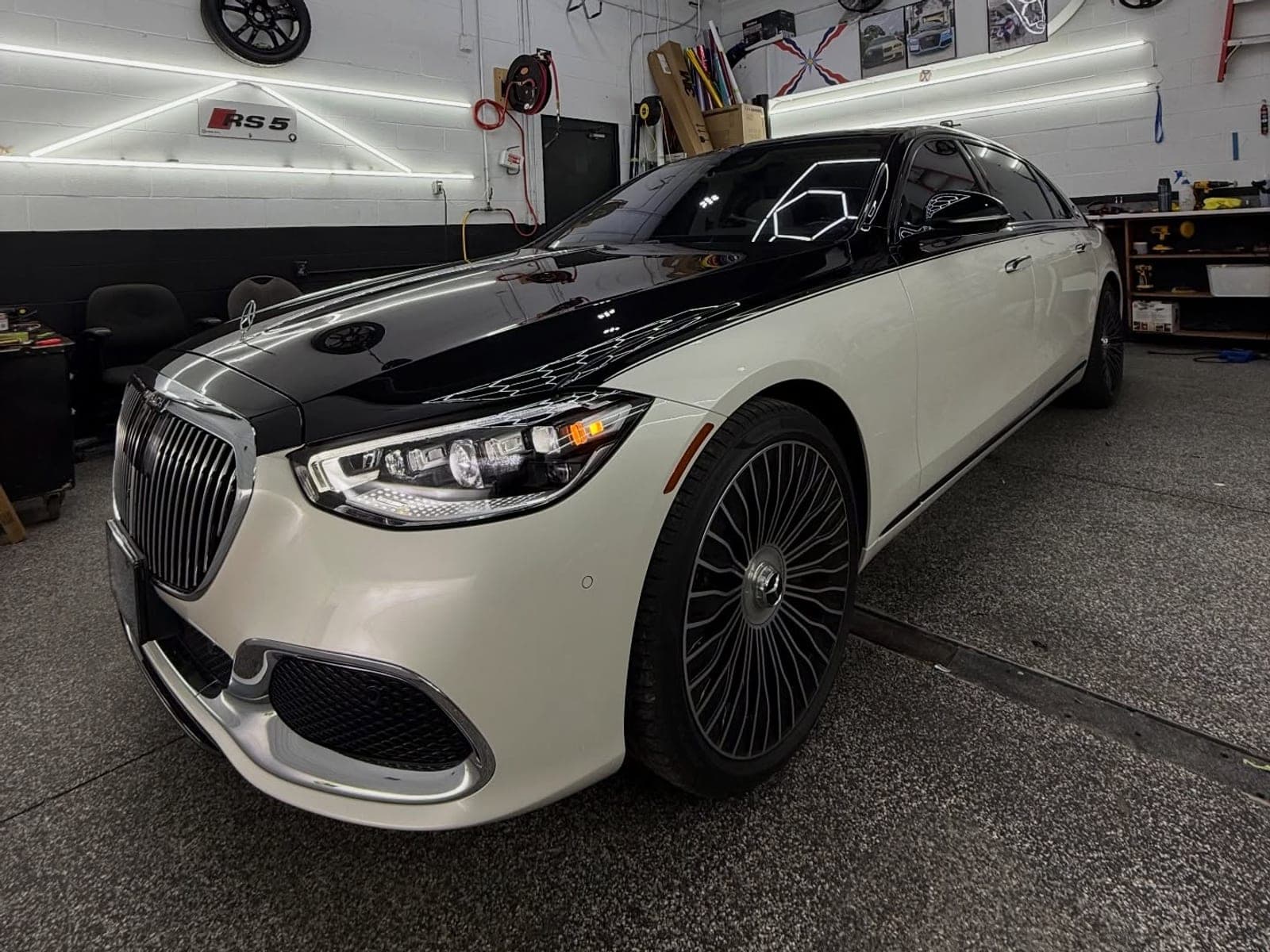 Mercedes-Maybach S-Class with its chrome trim blacked out